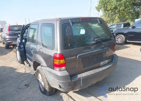 2005 Ford Escape Xls z USA, uszkodzony, nr VIN 1FMYU92Z75KD27879